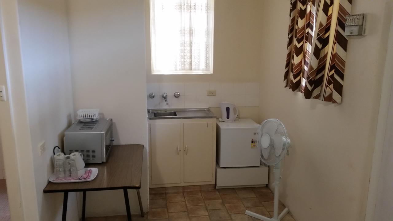 Adelaide Backpackers And Travellers Inn Экстерьер фото